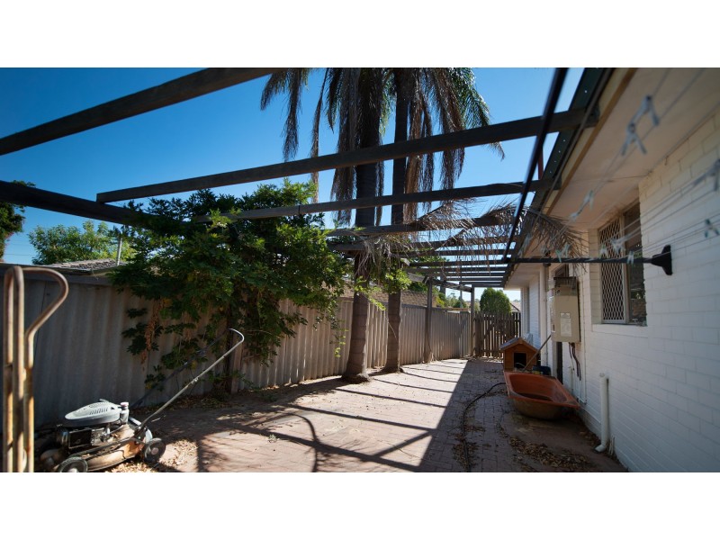 2 Mitchell Crescent, Middle Swan WA 6056