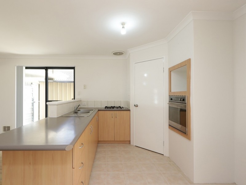 2/9 Bickley Rd, Cannington WA 6107