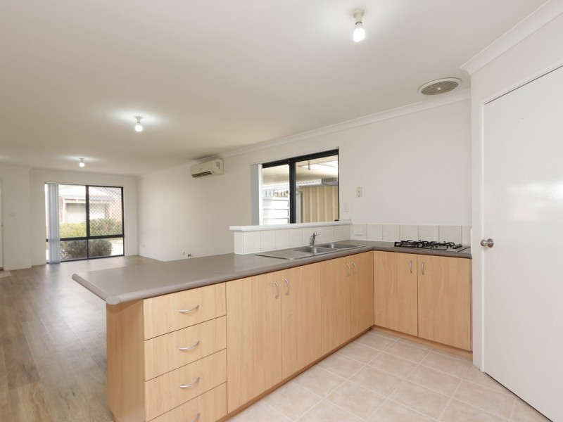 2/9 Bickley Rd, Cannington WA 6107