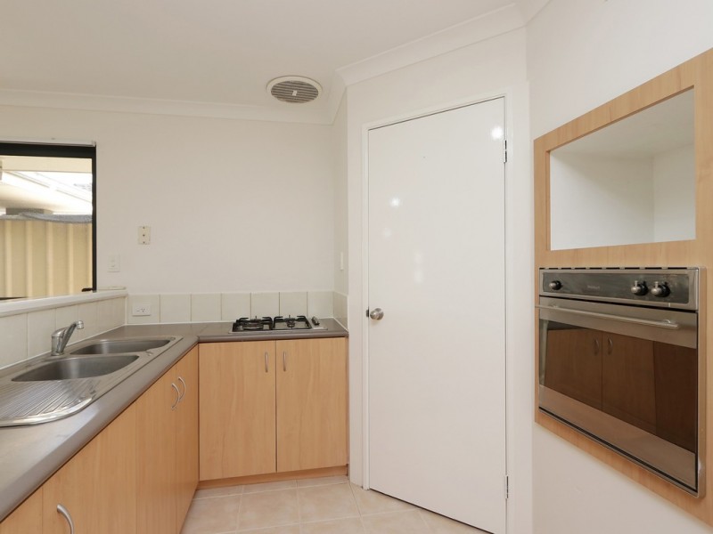 2/9 Bickley Rd, Cannington WA 6107