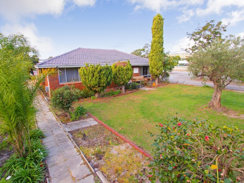 67 Hartfield Rd, Forrestfield WA 6058