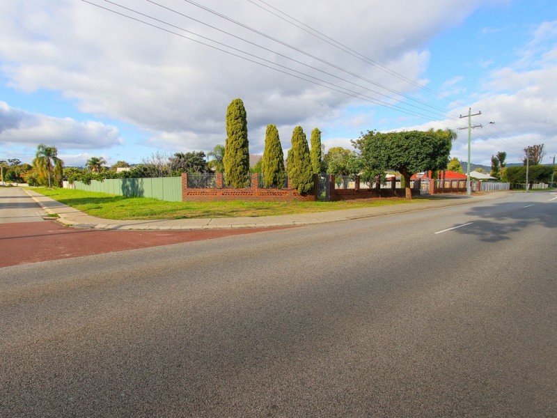 67 Hartfield Rd, Forrestfield WA 6058