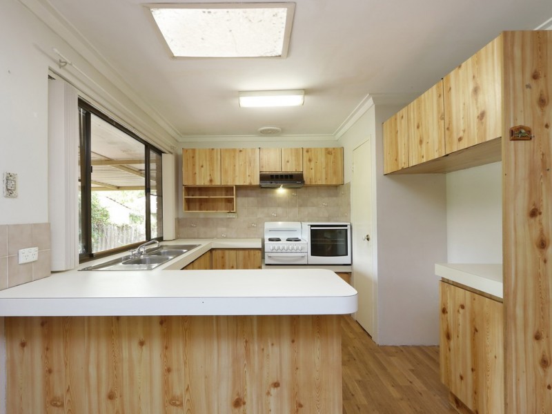 98 Railway Parade, Queens Park WA 6107