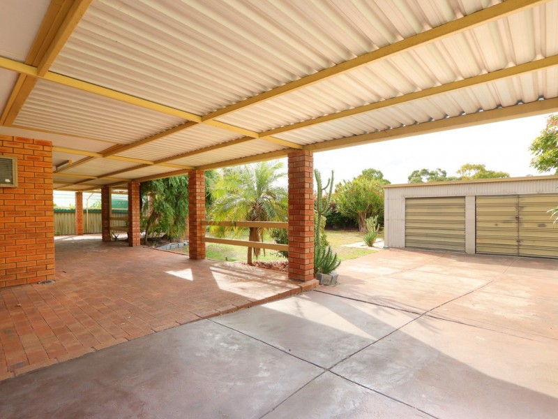 98 Railway Parade, Queens Park WA 6107