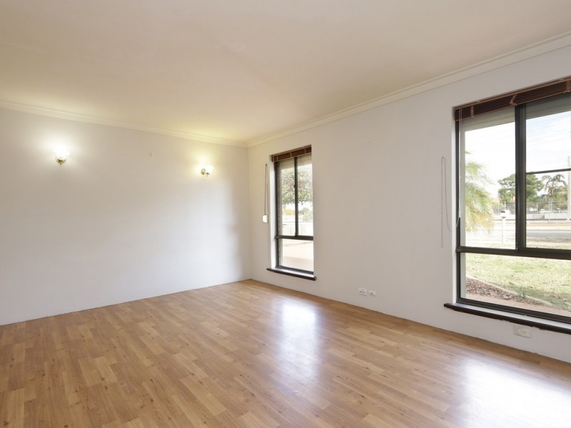 98 Railway Parade, Queens Park WA 6107