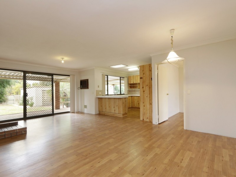 98 Railway Parade, Queens Park WA 6107