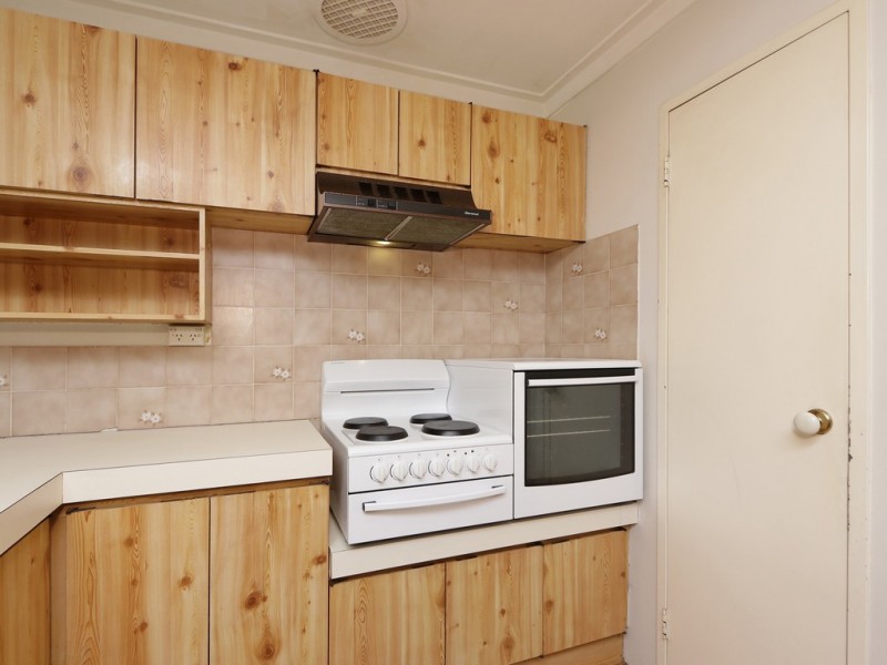 98 Railway Parade, Queens Park WA 6107