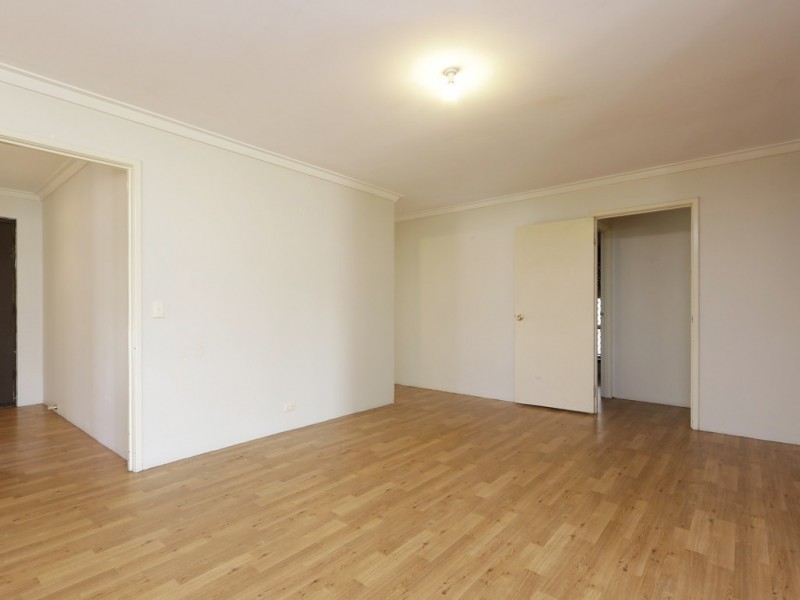 98 Railway Parade, Queens Park WA 6107