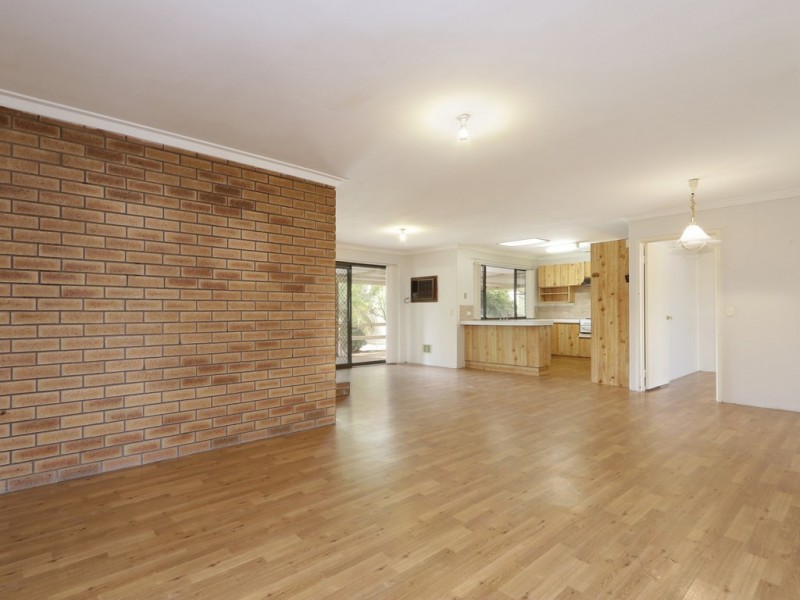 98 Railway Parade, Queens Park WA 6107