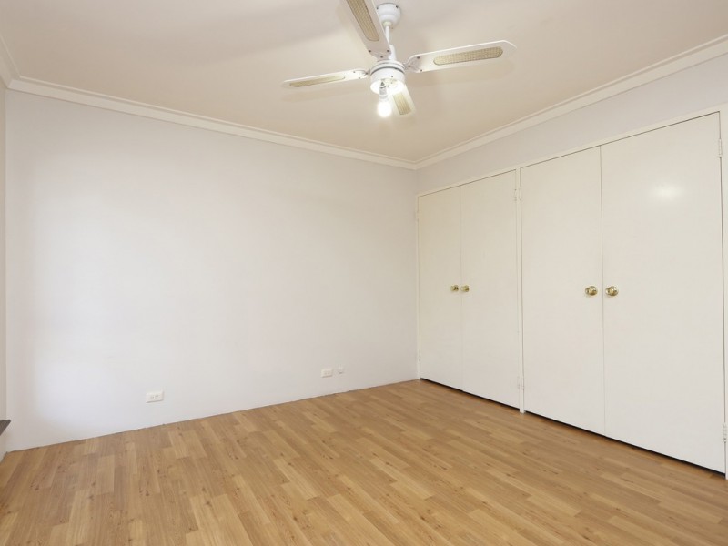 98 Railway Parade, Queens Park WA 6107