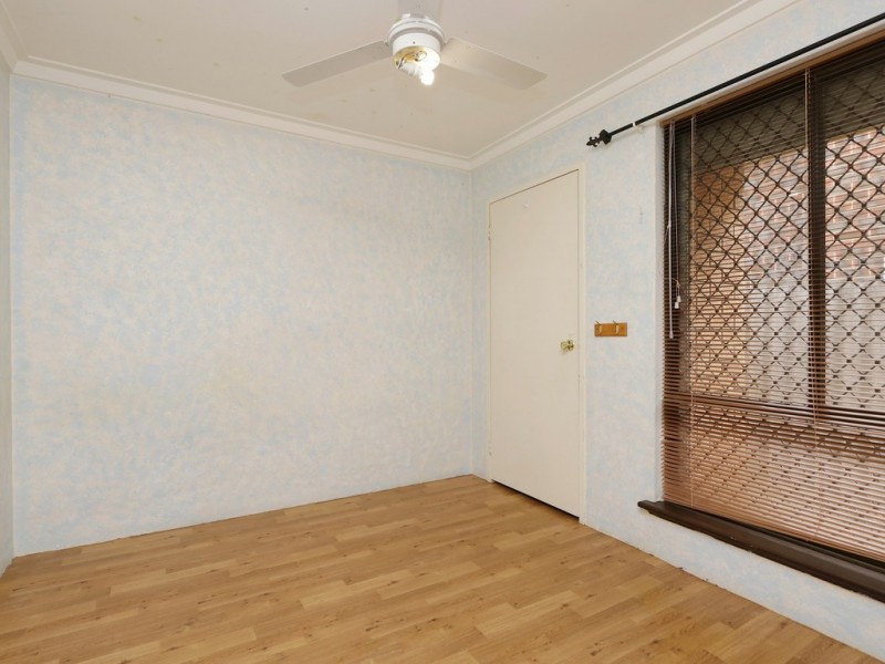 98 Railway Parade, Queens Park WA 6107