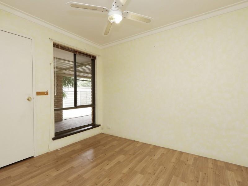 98 Railway Parade, Queens Park WA 6107