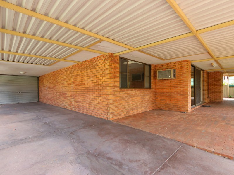 98 Railway Parade, Queens Park WA 6107