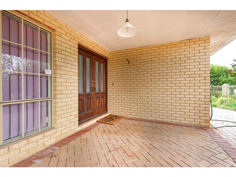 16 River Road, Cannington WA 6107