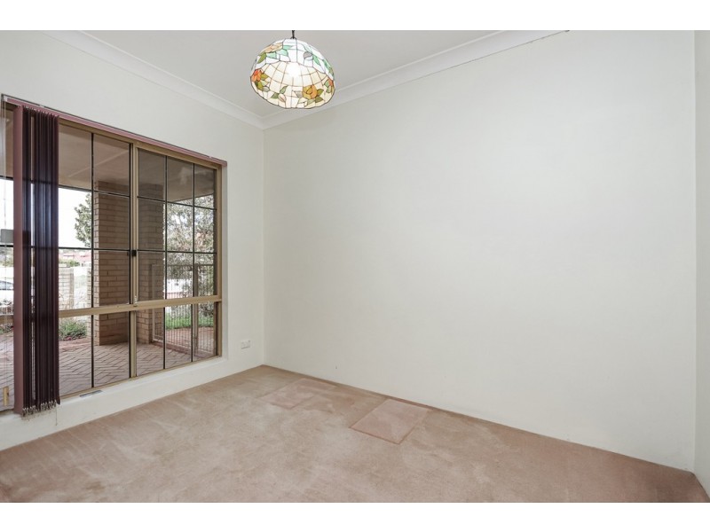 16 River Road, Cannington WA 6107