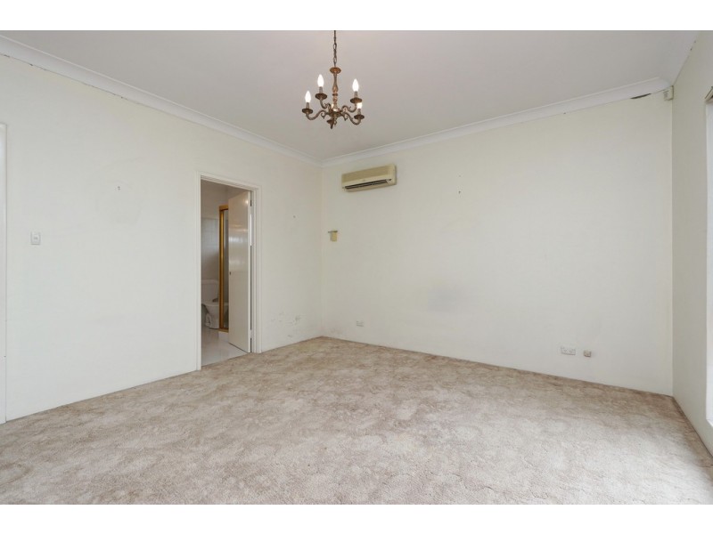 16 River Road, Cannington WA 6107