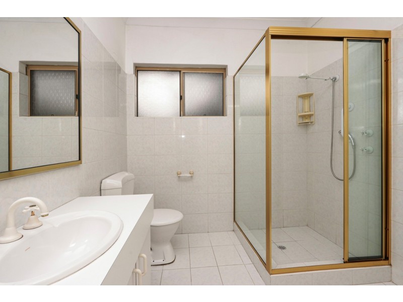 16 River Road, Cannington WA 6107