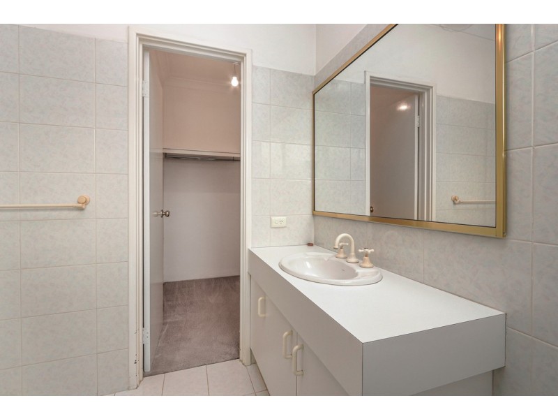 16 River Road, Cannington WA 6107