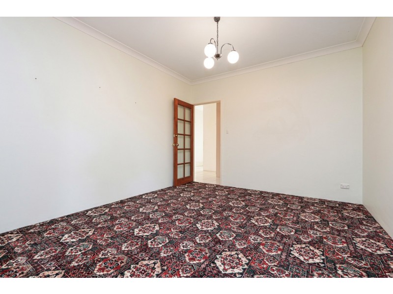 16 River Road, Cannington WA 6107