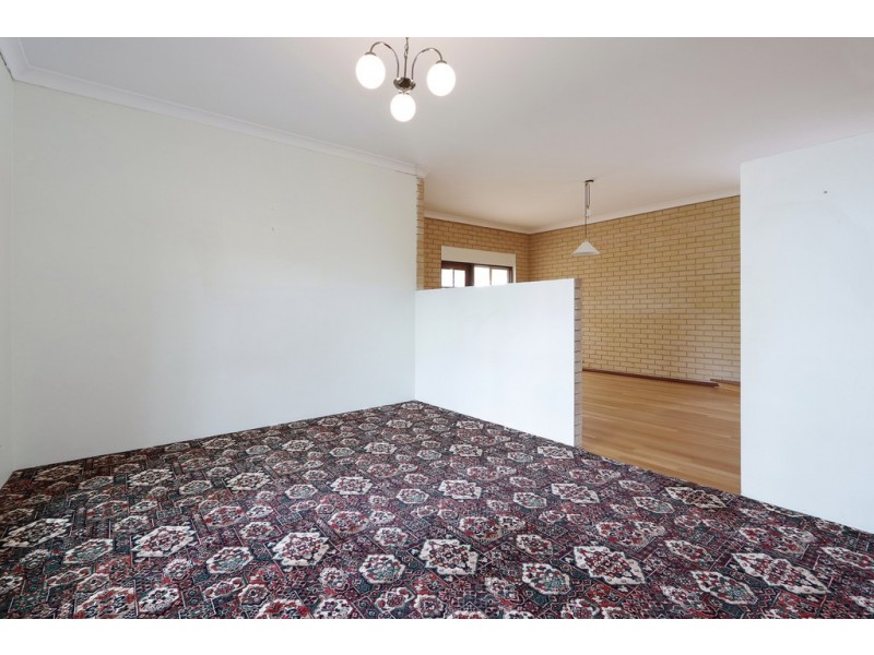 16 River Road, Cannington WA 6107