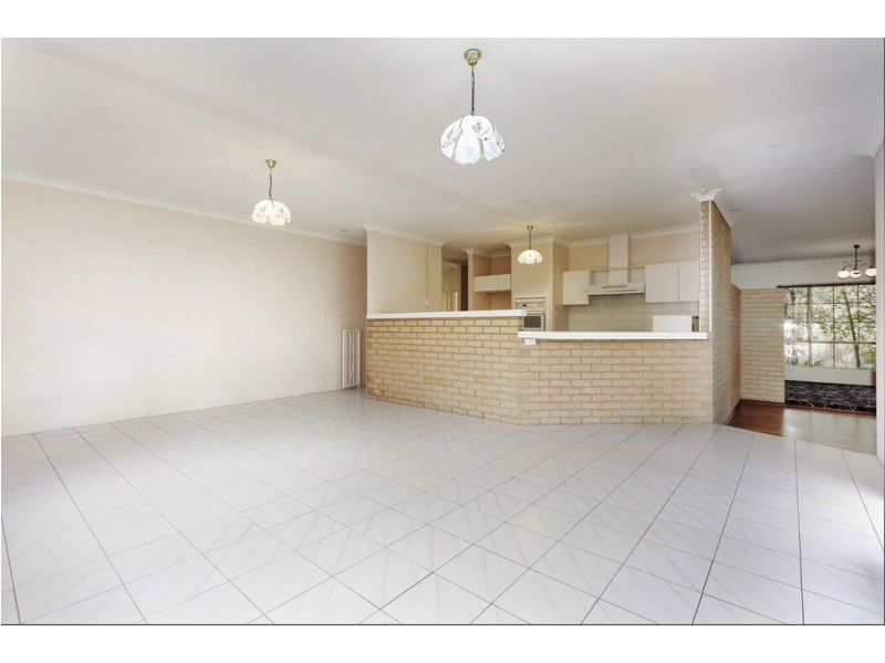 16 River Road, Cannington WA 6107