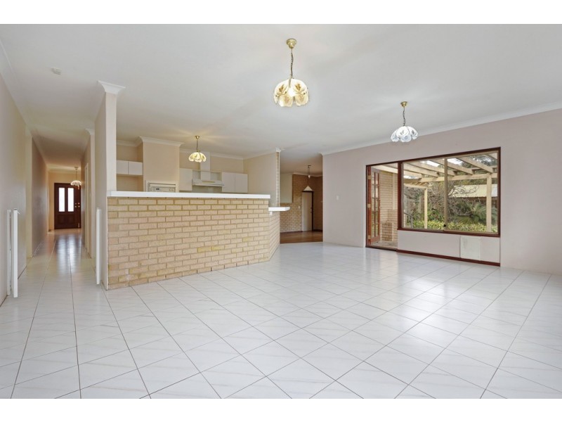 16 River Road, Cannington WA 6107