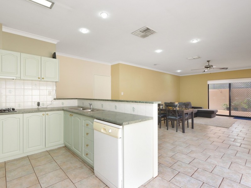 12 Walton Street, Queens Park WA 6107