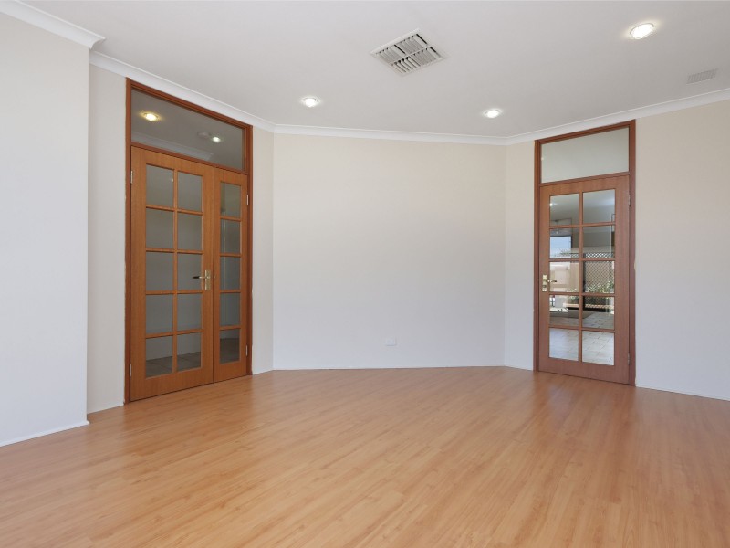 12 Walton Street, Queens Park WA 6107