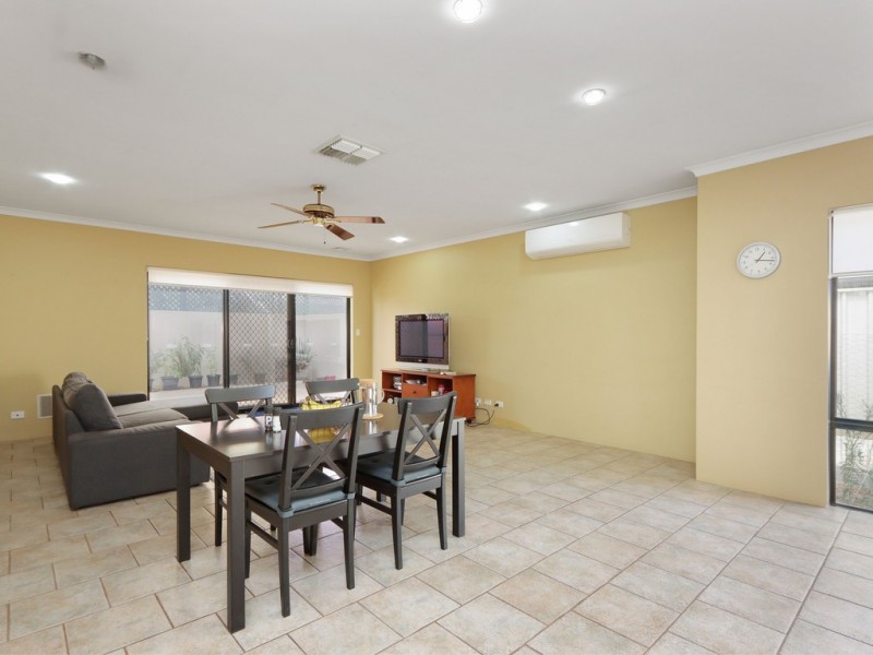 12 Walton Street, Queens Park WA 6107