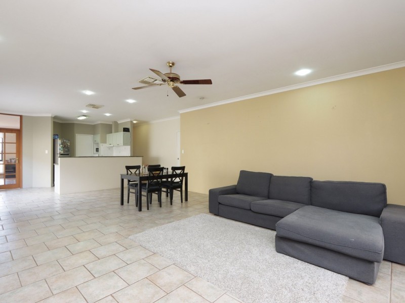 12 Walton Street, Queens Park WA 6107