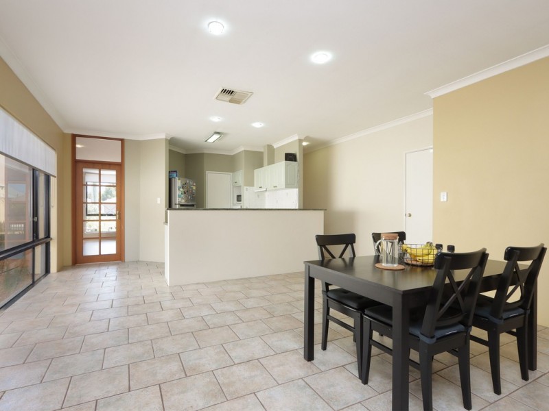 12 Walton Street, Queens Park WA 6107