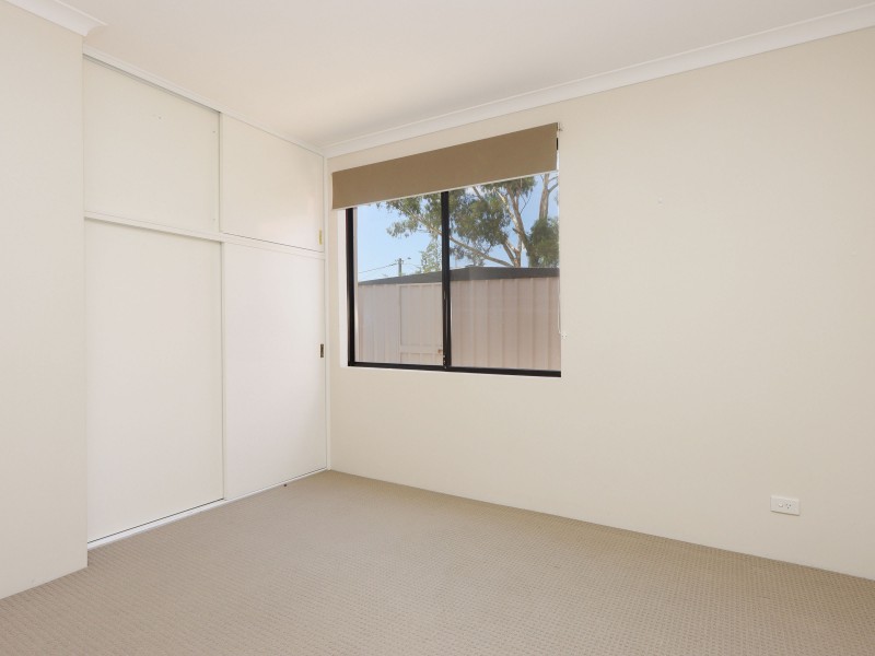 12 Walton Street, Queens Park WA 6107