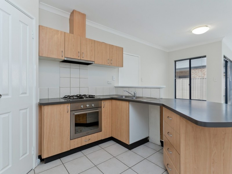 4/77-79 Henry St, East Cannington WA 6107