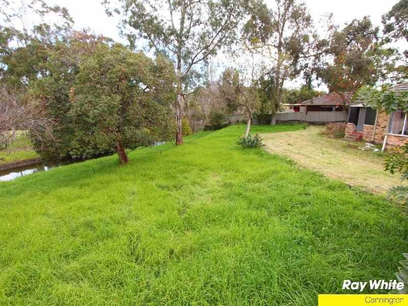 30 Highbury Crescent, Beckenham WA 6107