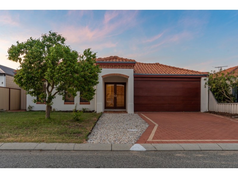 24 Salesian Court, Queens Park WA 6107