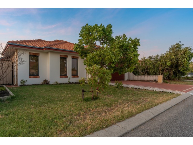 24 Salesian Court, Queens Park WA 6107