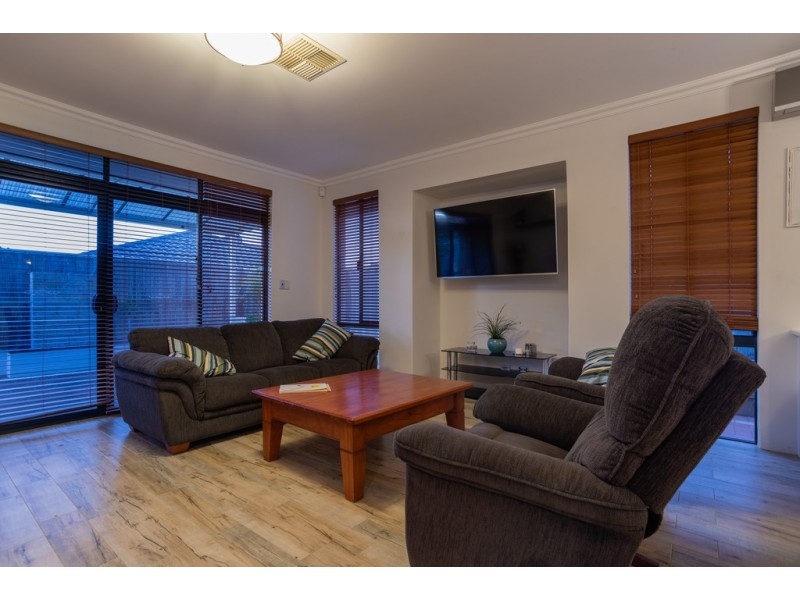 24 Salesian Court, Queens Park WA 6107