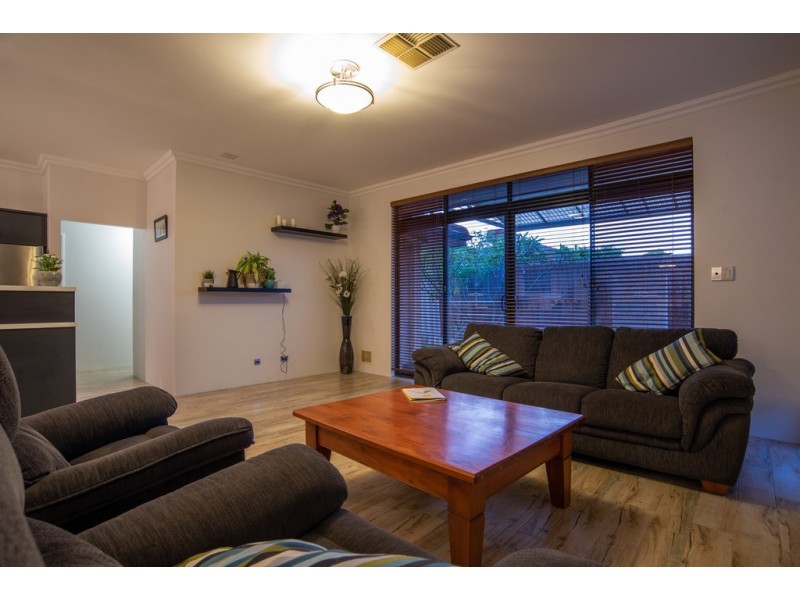 24 Salesian Court, Queens Park WA 6107