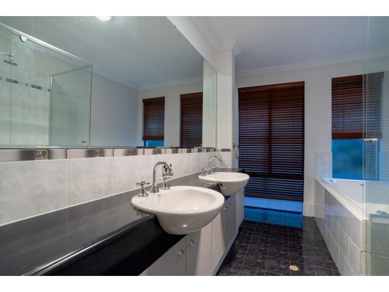 24 Salesian Court, Queens Park WA 6107