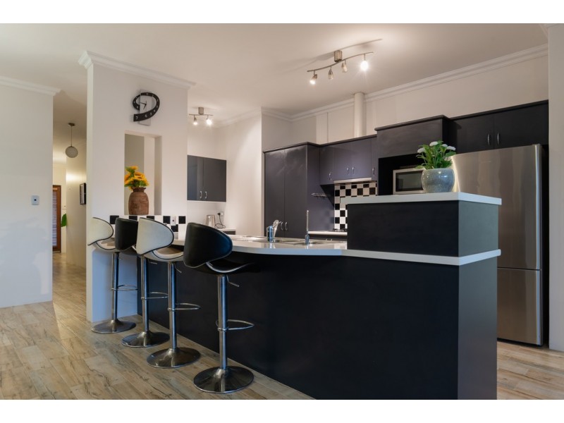 24 Salesian Court, Queens Park WA 6107