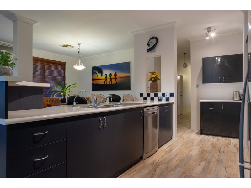 24 Salesian Court, Queens Park WA 6107