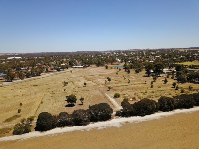 Lot 8 Round Drive, Katanning WA 6317