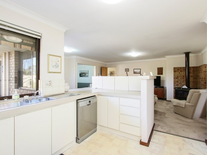 29 Stonecreek Close, Thornlie WA 6108