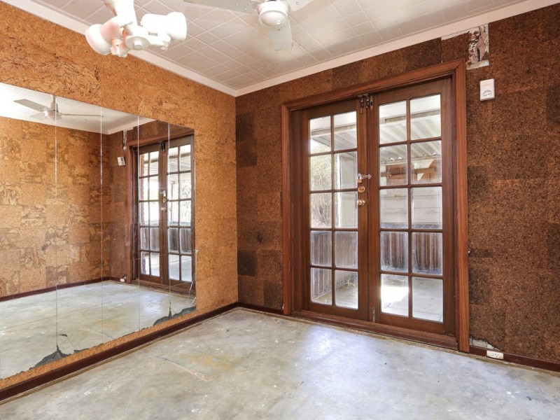 9 Carabeen Road, Maddington WA 6109