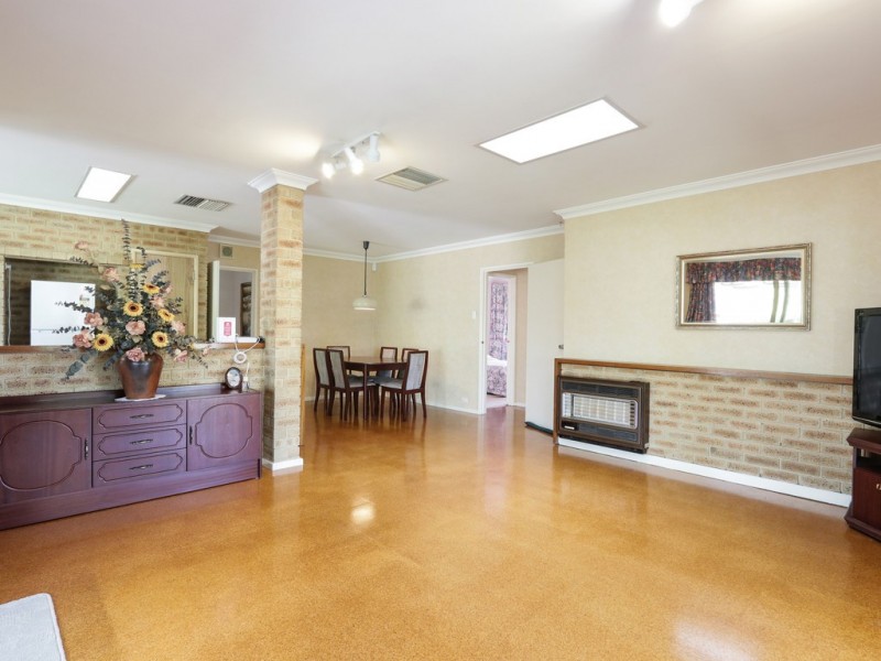 26 Crusader Drive, Thornlie WA 6108