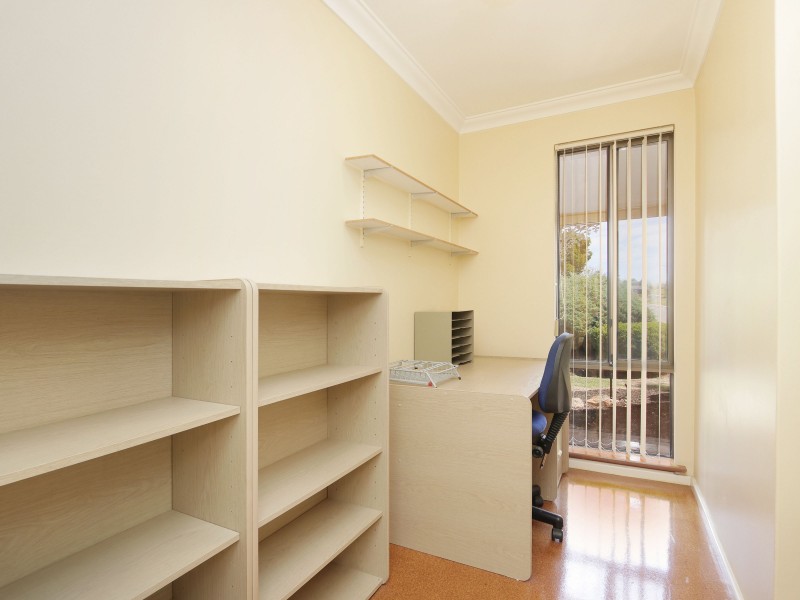 26 Crusader Drive, Thornlie WA 6108