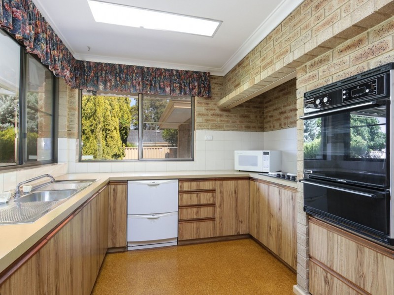 26 Crusader Drive, Thornlie WA 6108