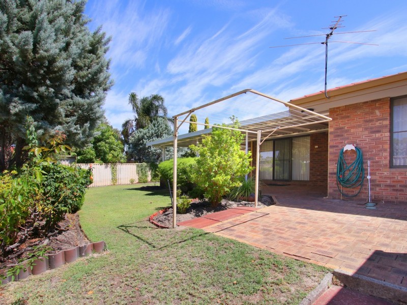 26 Crusader Drive, Thornlie WA 6108