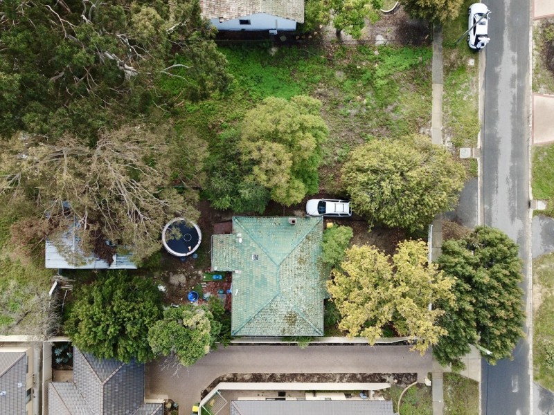 22 Barnsley Street, Queens Park WA 6107