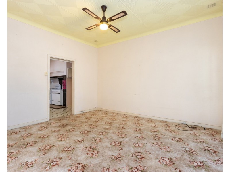14 Mallard Way, Cannington WA 6107